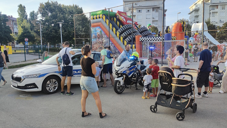 Slika /PU_ZG/slike/PUZ/2024/KOLOVOZ/Održan malonogometni turnir na Stenjevcu/slika 1.jpg